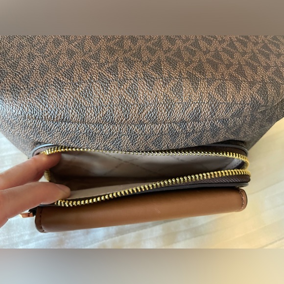 LIKE NEW!! Michael Kors crossbody Fanny pack. Only worn a handful of times. - Picture 6 of 12